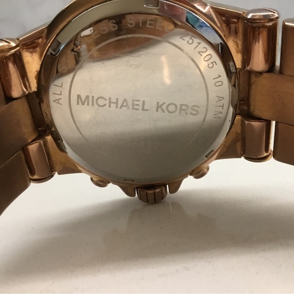 Michael Kors Dylan rose gold watch. - Picture 2 of 6
